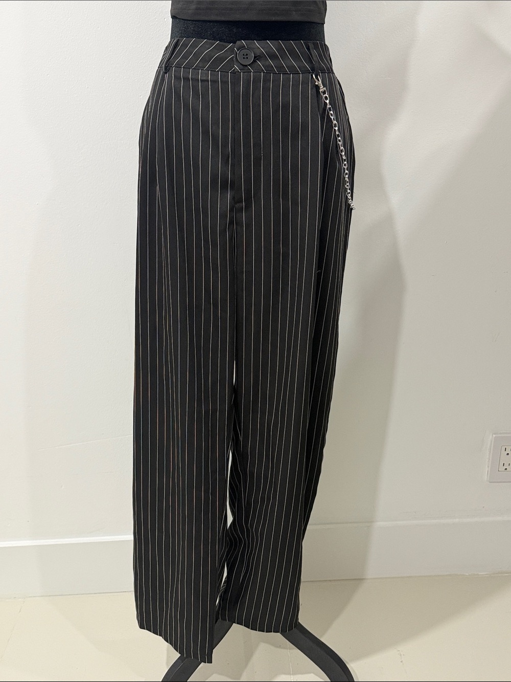 ROMWE Black Pinstripe Wide-Leg Trousers with Side Chain